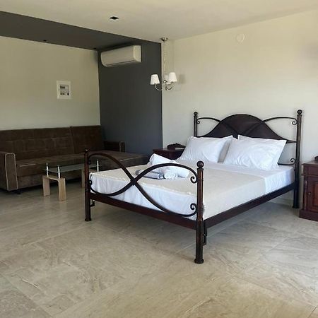 Suites Ris Néa Péramos Buitenkant foto