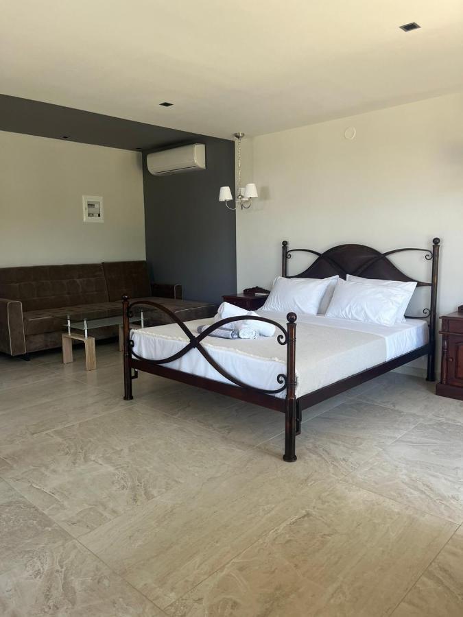 Suites Ris Néa Péramos Buitenkant foto